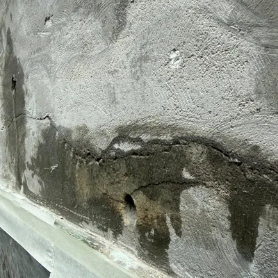 Fissuras e trincas em piscina.
